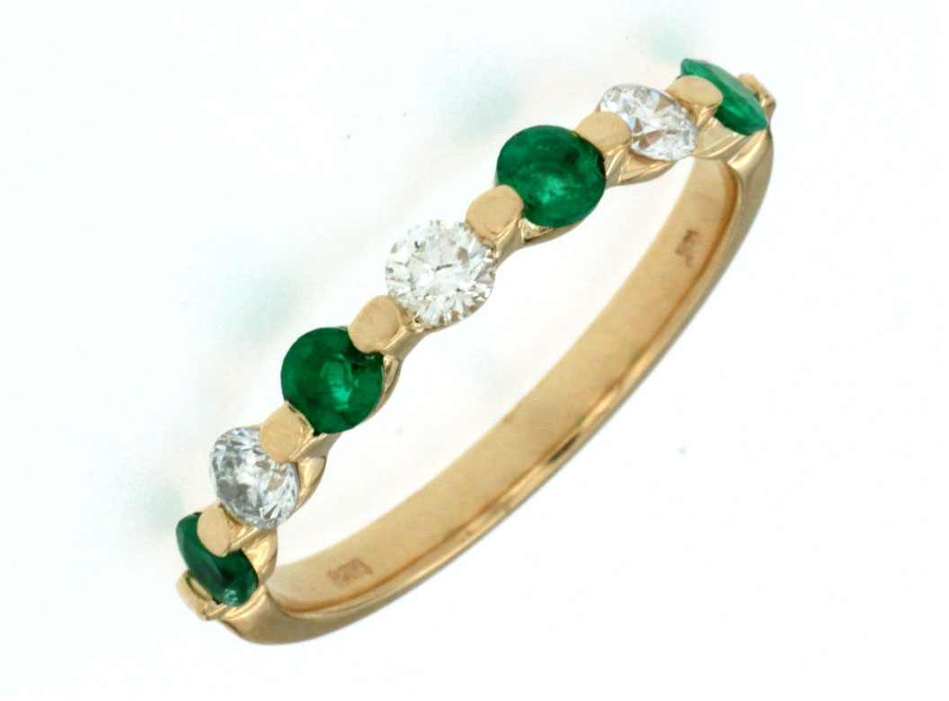 EMERALD & DIAMOND RING