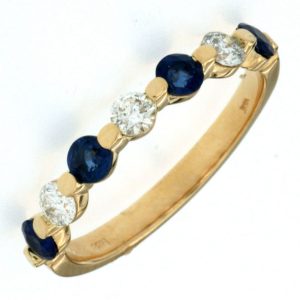 SAPPHIRE & DIAMOND RING