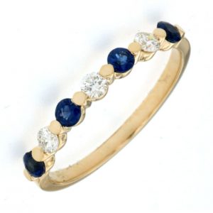 SAPPHIRE & DIAMOND RING