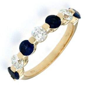 SAPPHIRE & DIAMOND RING