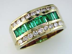 MEN’S DIAMOND EMERALD RING