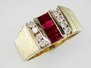 MEN’S RUBY & DIAMOND RING