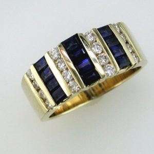 SAPPHIRE & DIAMOND RING