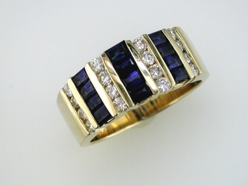 SAPPHIRE & DIAMOND RING