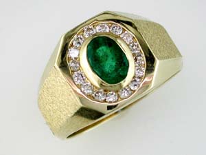 MEN’S DIAMOND & EMERALD RING