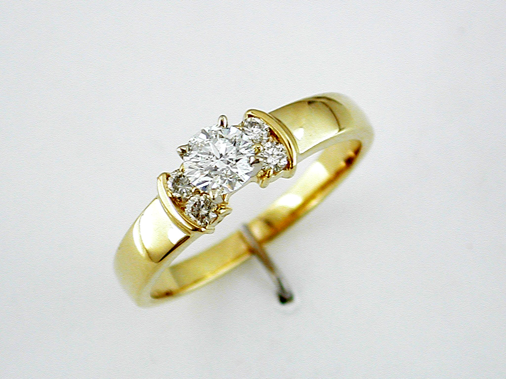DIAMOND ENGAGEMENT RING