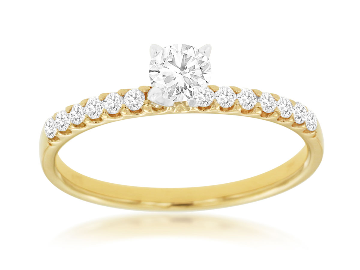 DIAMOND ENGAGEMENT RING
