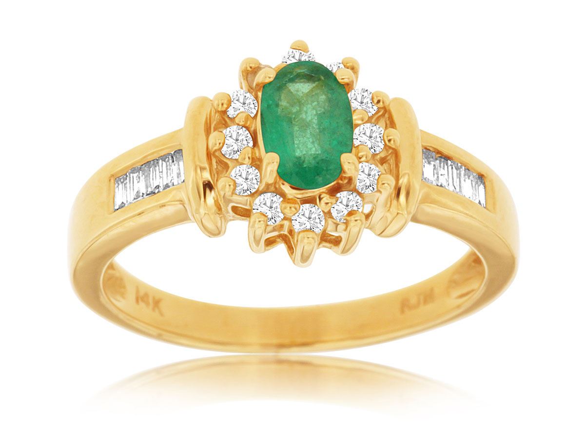 EMERALD & DIAMOND RING