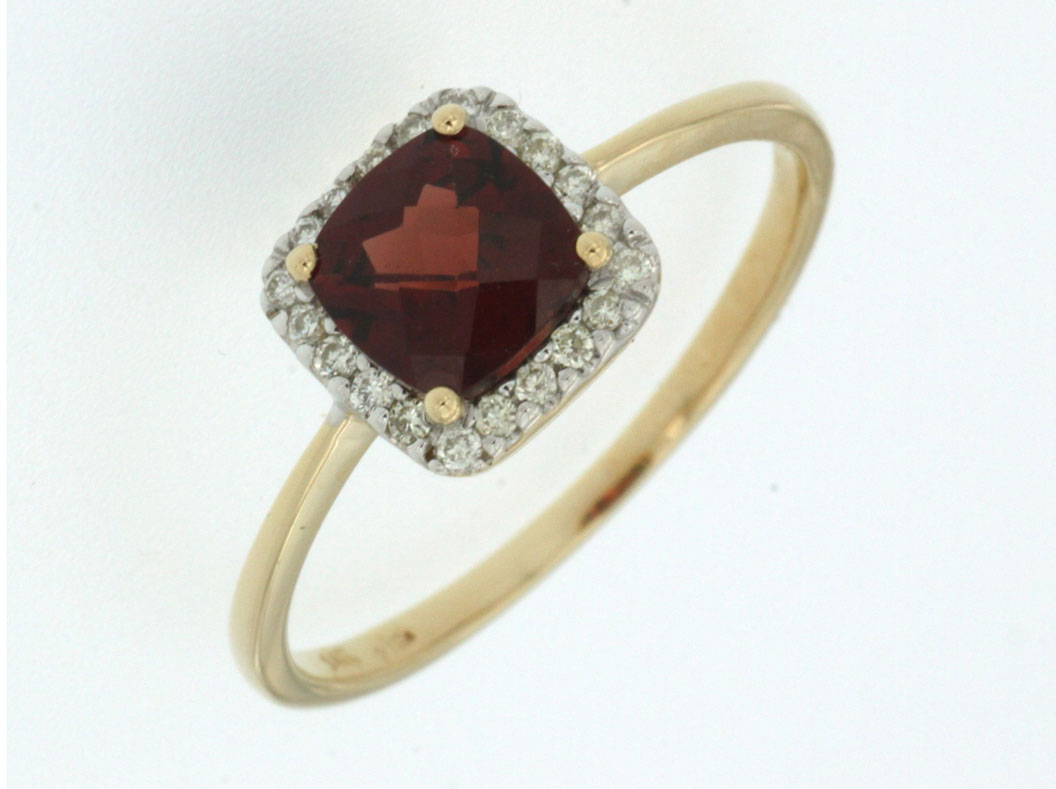 GARNET & DIAMOND RING