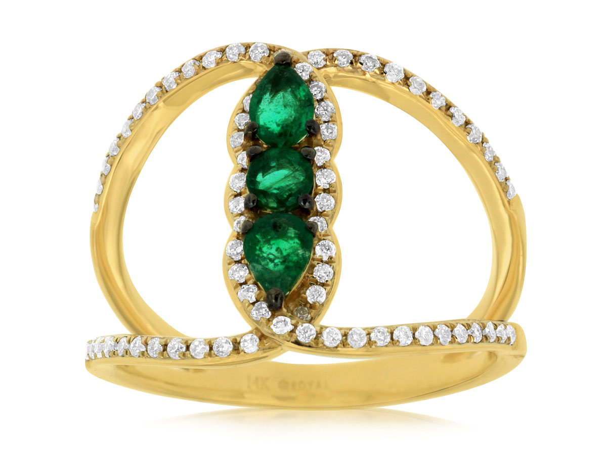 EMERALD & DIAMOND RING
