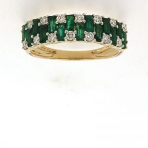 EMERALD & DIAMOND RING