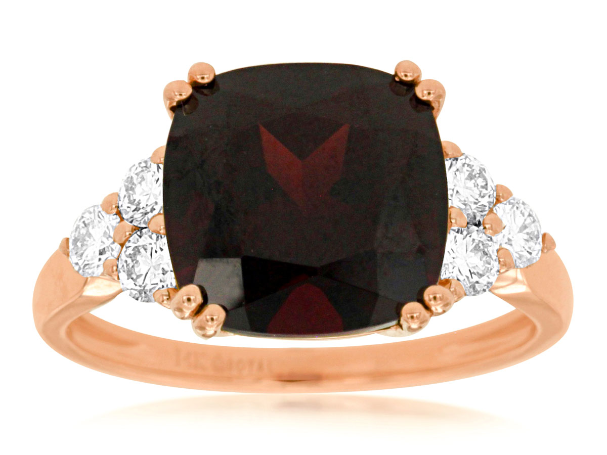 GARNET & DIAMOND RING