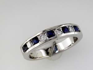 SAPPHIRE & DIAMOND RING
