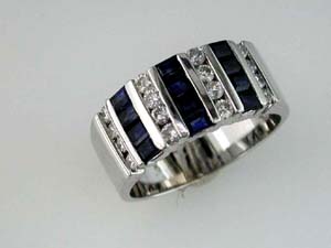 SAPPHIRE & DIAMOND RING