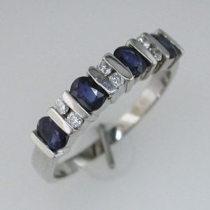 SAPPHIRE & DIAMOND RING