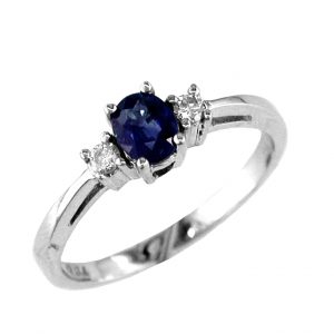SAPPHIRE & DIAMOND RING
