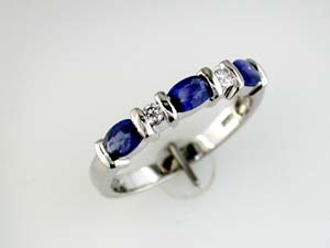 SAPPHIRE & DIAMOND RING