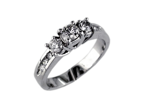 DIAMOND ENGAGEMENT RING