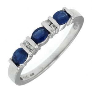 SAPPHIRE & DIAMOND RING