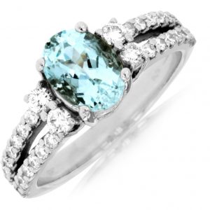 AQUAMARINE & DIAMOND RING