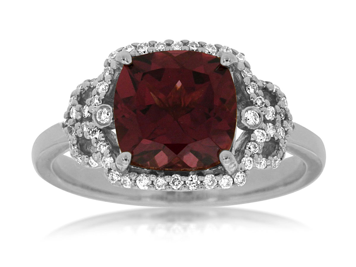 GARNET & DIAMOND RING