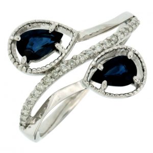 SAPPHIRE & DIAMOND RING