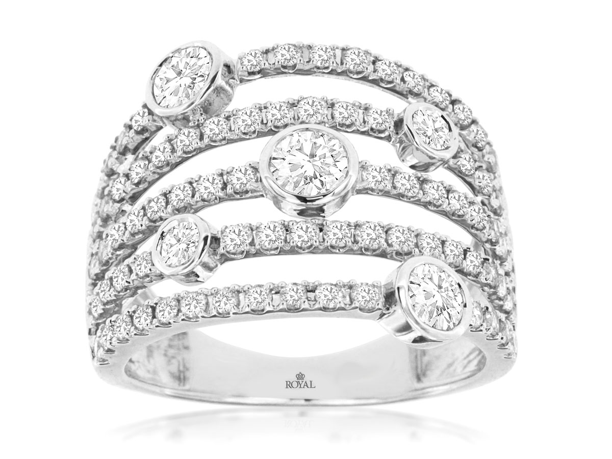 LADIES' DIAMOND RING