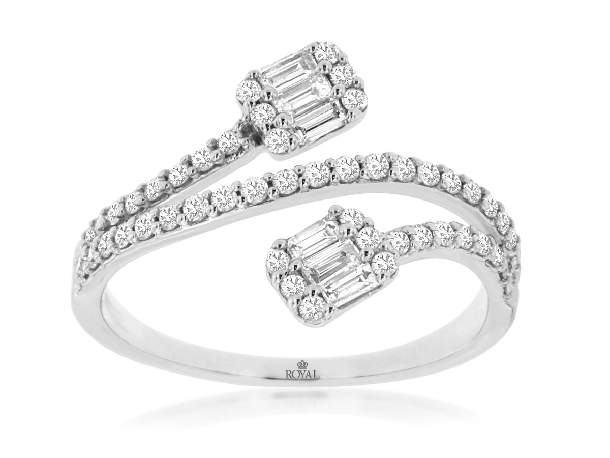 LADIES' DIAMOND RING
