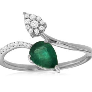 EMERALD & DIAMOND RING
