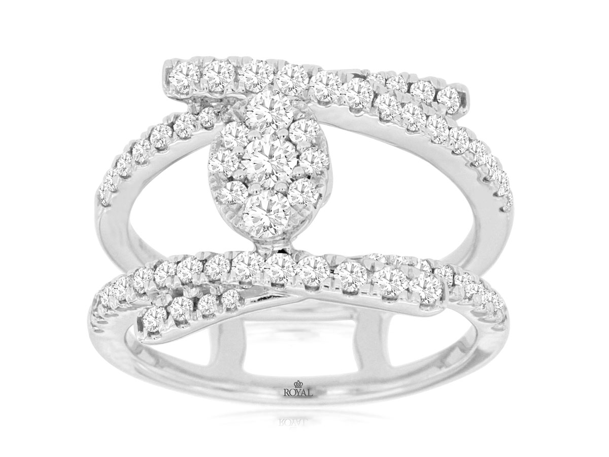 LADIES' DIAMOND RING