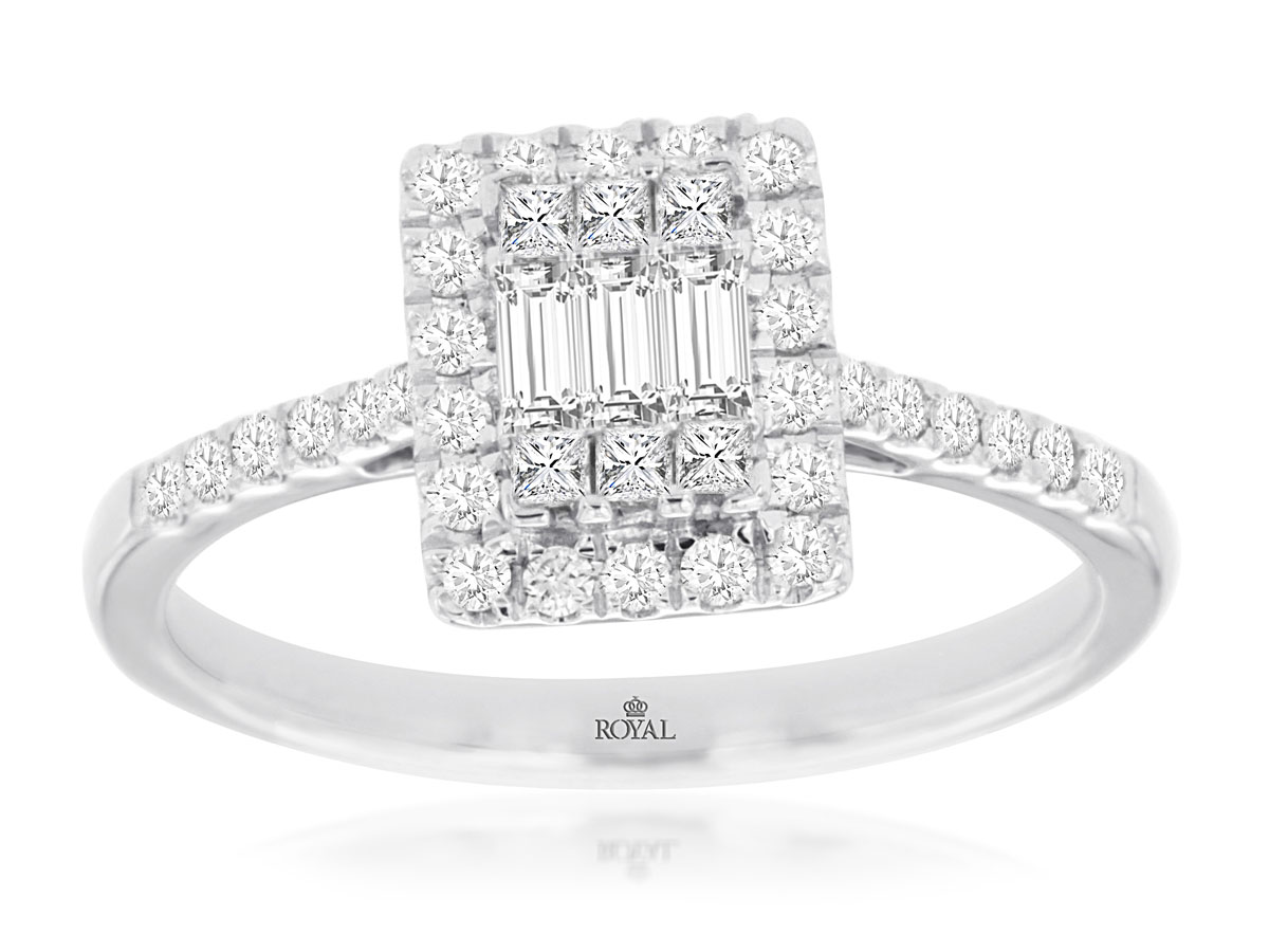LADIES' DIAMOND RING