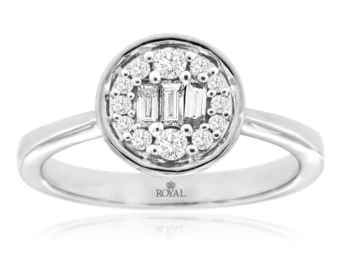 LADIES' DIAMOND RING