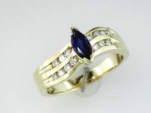 SAPPHIRE & DIAMOND RING