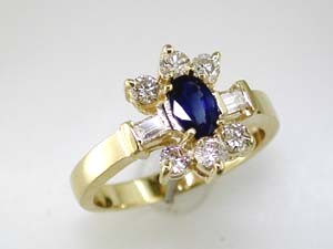 SAPPHIRE & DIAMOND RING