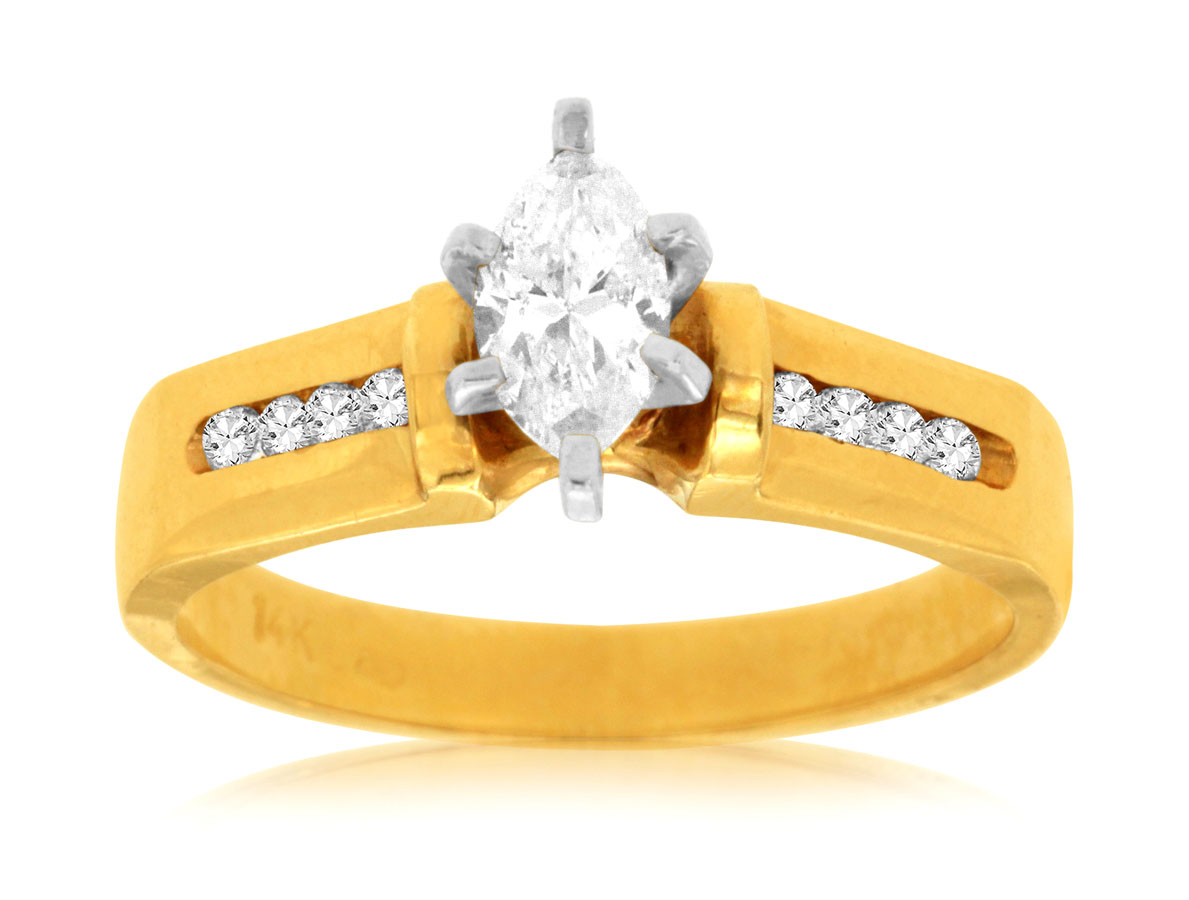 DIAMOND ENGAGEMENT RING