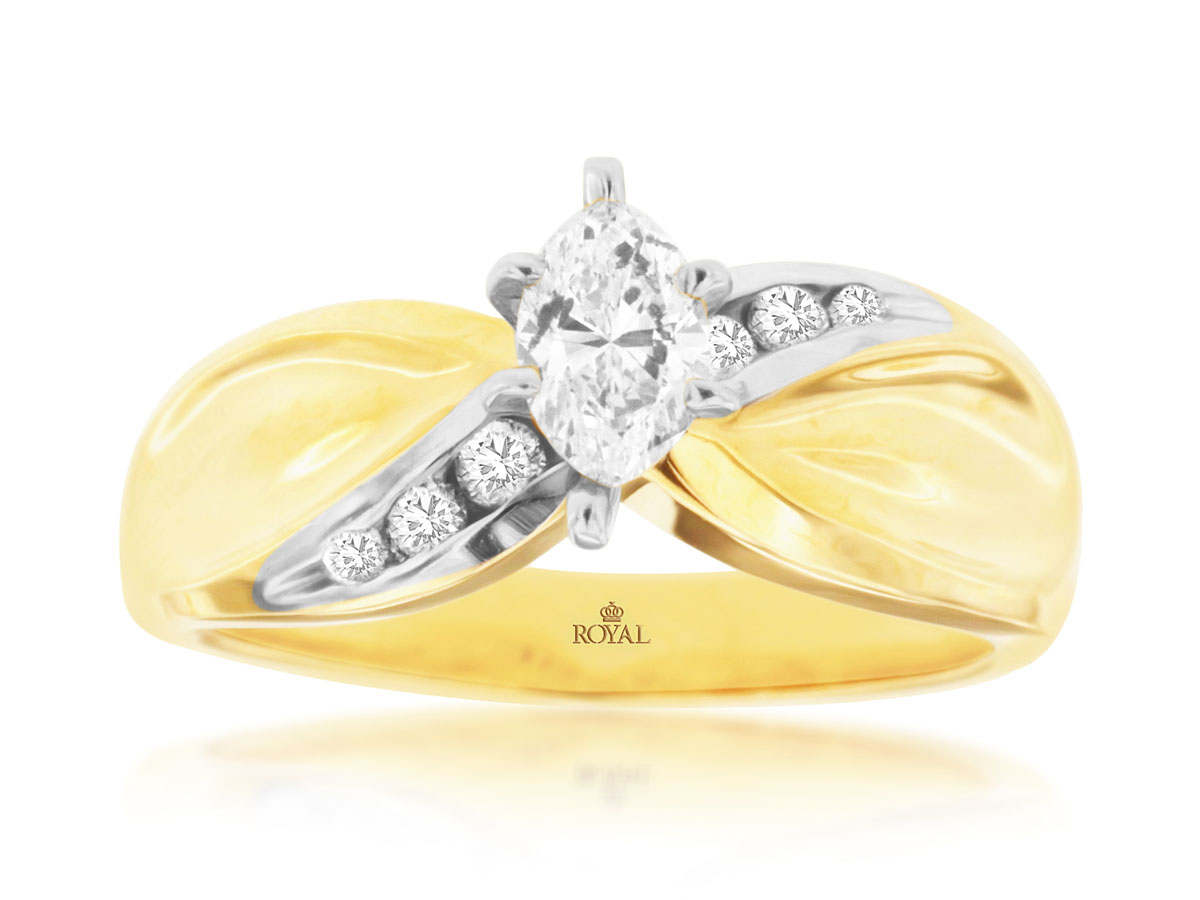 DIAMOND ENGAGEMENT RING