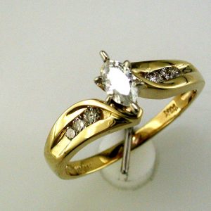 DIAMOND ENGAGEMENT RING