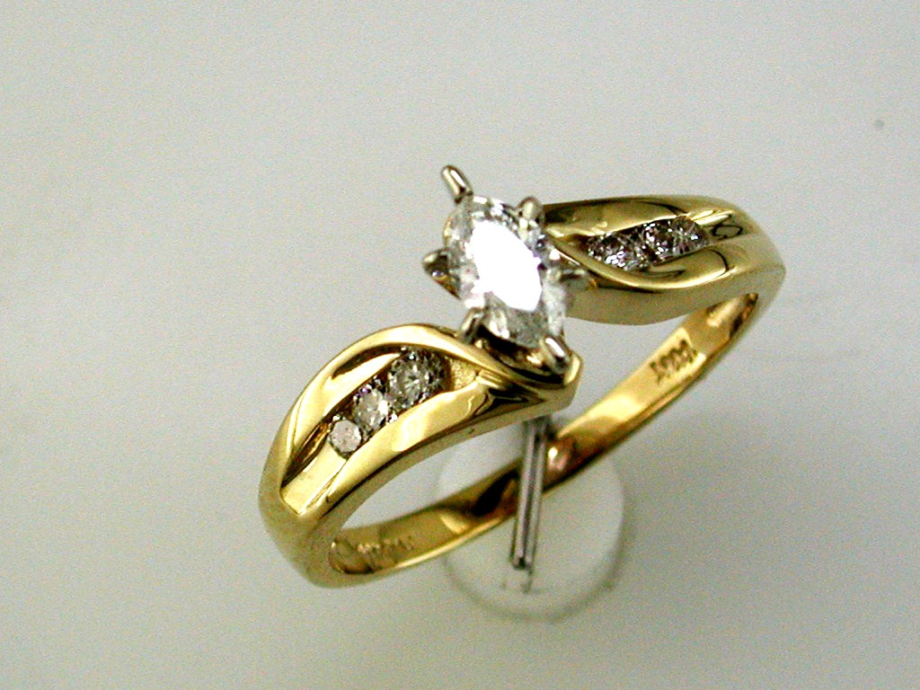 DIAMOND ENGAGEMENT RING