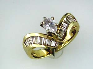 DIAMOND ENGAGEMENT RING