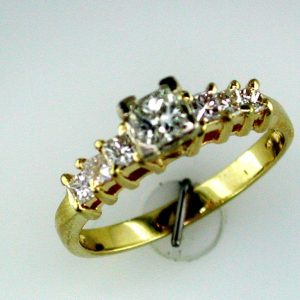 DIAMOND ENGAGEMENT RING