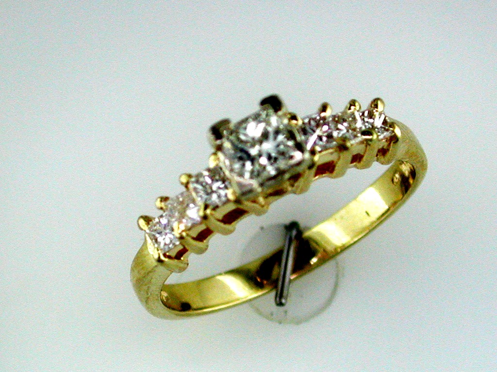 DIAMOND ENGAGEMENT RING