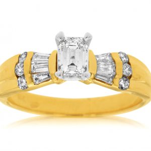 DIAMOND ENGAGEMENT RING