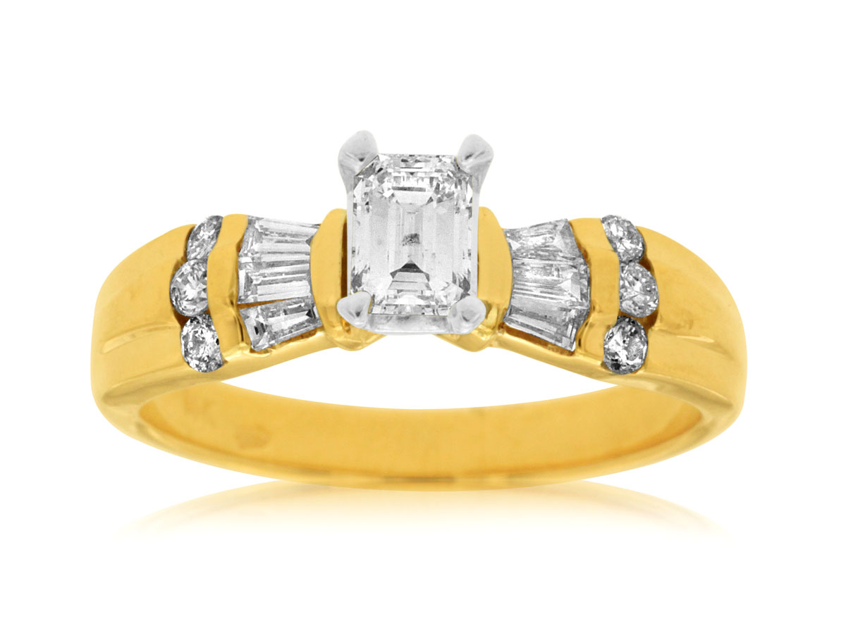 DIAMOND ENGAGEMENT RING