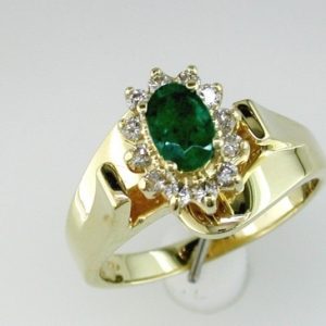 EMERALD & DIAMOND RING