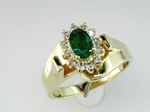 EMERALD & DIAMOND RING
