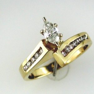 DIAMOND ENGAGEMENT RING