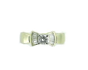 DIAMOND ENGAGEMENT RING