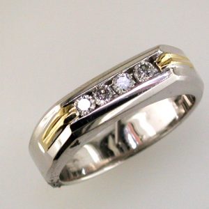 MEN’S DIAMOND RING