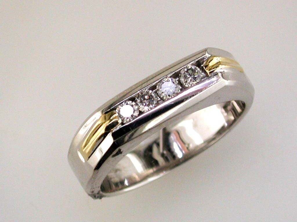 MEN'S DIAMOND RING