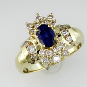 SAPPHIRE & DIAMOND RING